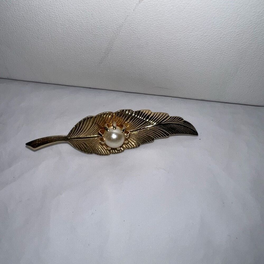 Vintage Gold Tone and Faux Pearl Brooch